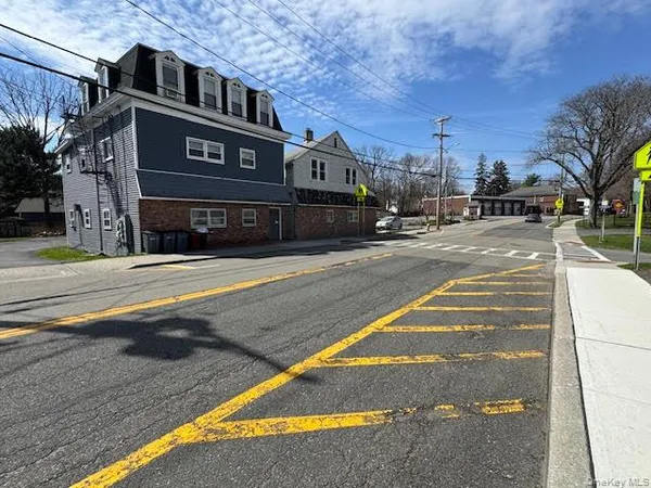 $2,350 | 223 Hudson Street, Unit 2, Cornwall-on-Hudson, NY 12520