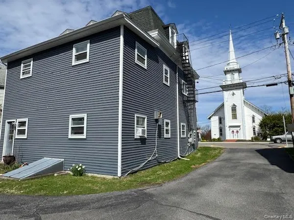 $2,350 | 223 Hudson Street, Unit 2, Cornwall-on-Hudson, NY 12520