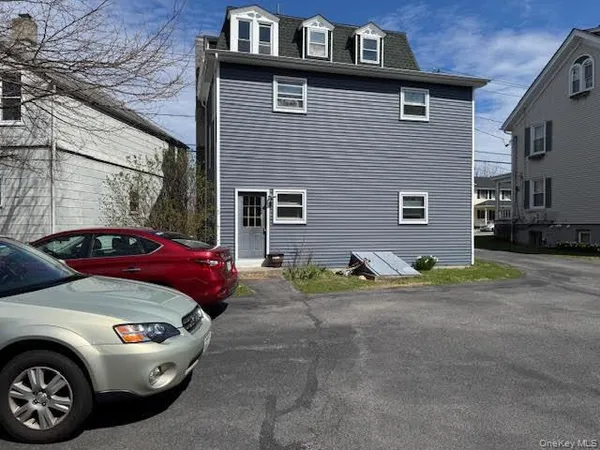 $2,350 | 223 Hudson Street, Unit 2, Cornwall-on-Hudson, NY 12520