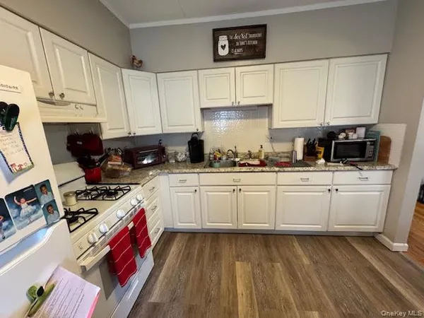 $2,350 | 223 Hudson Street, Unit 2, Cornwall-on-Hudson, NY 12520