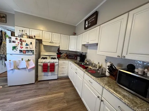 $2,350 | 223 Hudson Street, Unit 2, Cornwall-on-Hudson, NY 12520