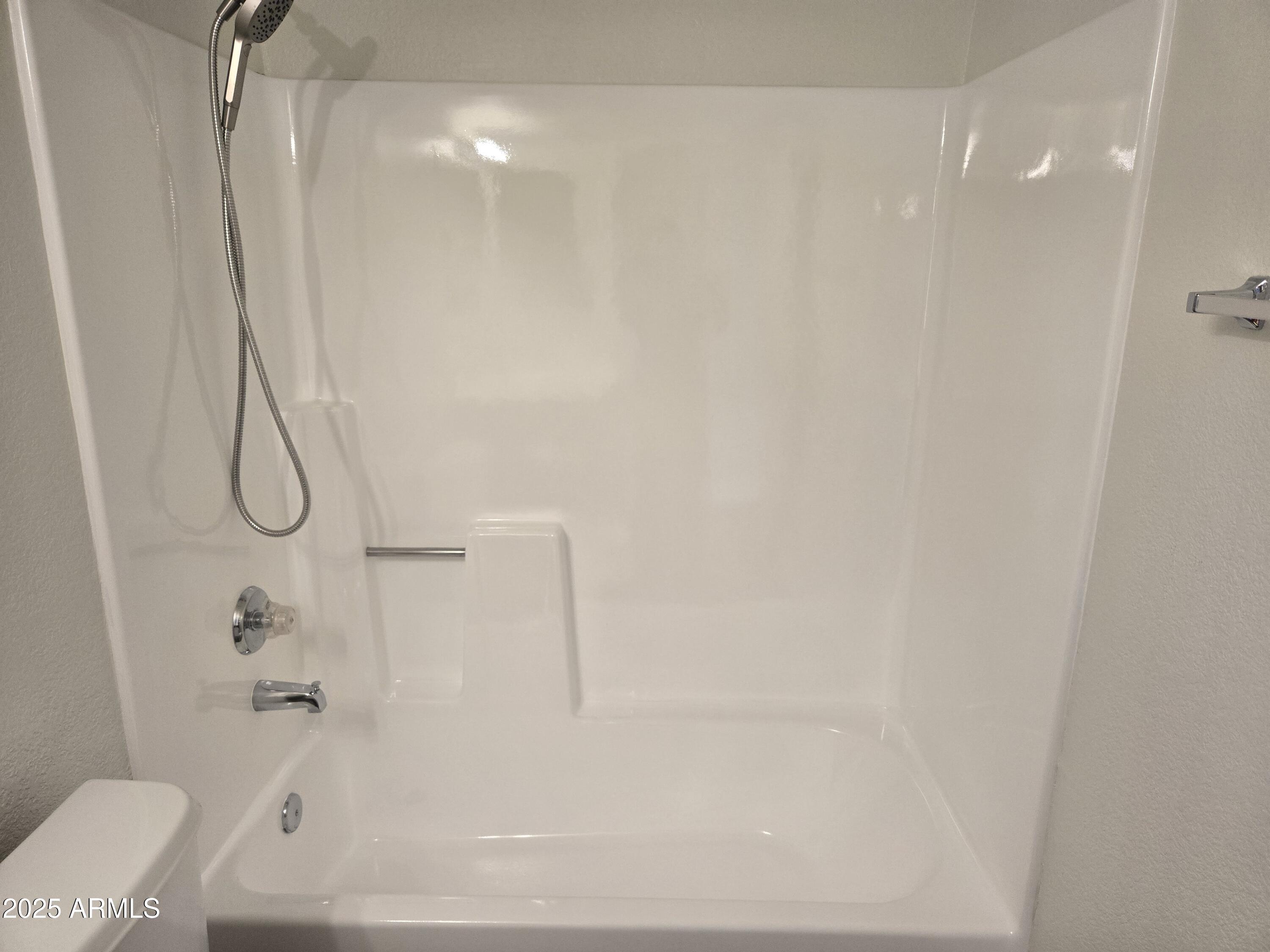 1720 East Thunderbird Road, Unit 2094 Phoenix, AZ 85022 - Photo 15 of 36 a bathroom with a bathtub and shower