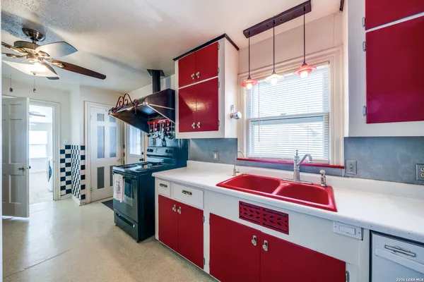 a kitchen that has a lot of cabinets in it