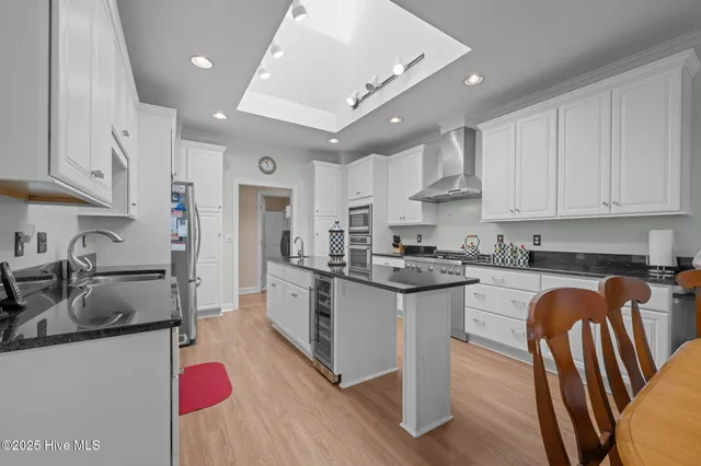 $499,990 | 202 Geneva Court, New Bern, NC 28562