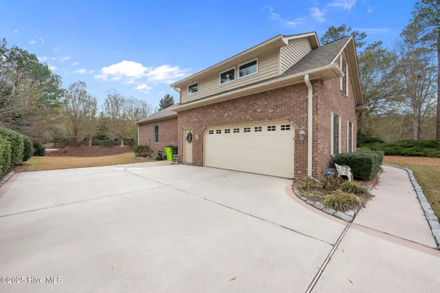 $499,990 | 202 Geneva Court, New Bern, NC 28562