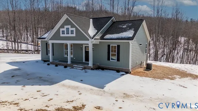 $349,900 | 5386 Mountain Creek Road, Green Bay, VA 23942