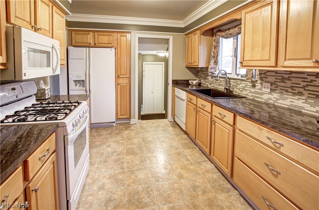32301 Knobel Road Willowick, OH 44095 - Photo 8 of 35