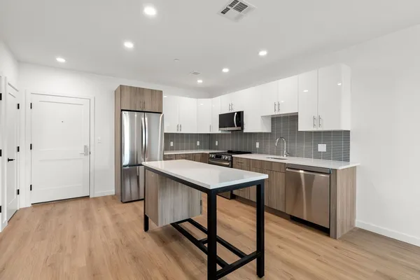 $4,100 | 40 Centre Street, Unit J506, Brookline, MA 02446