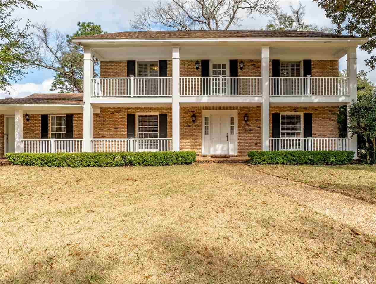 Your chance to live on the golf course!