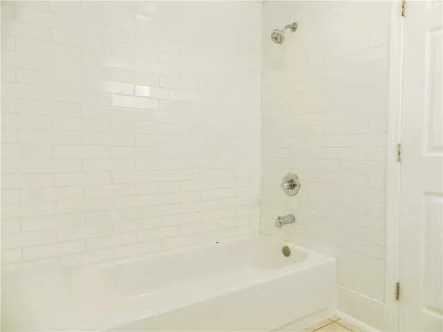 $1,800 | 4537 Canal Street, Unit B, New Orleans, LA 70119