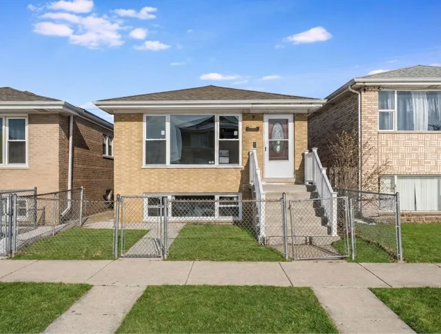 $419,900 | 7502 64th Street, Summit, IL 60501