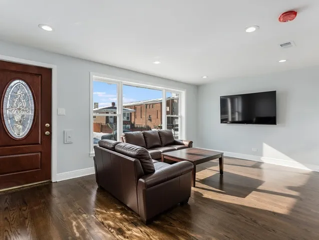 $419,900 | 7502 64th Street, Summit, IL 60501