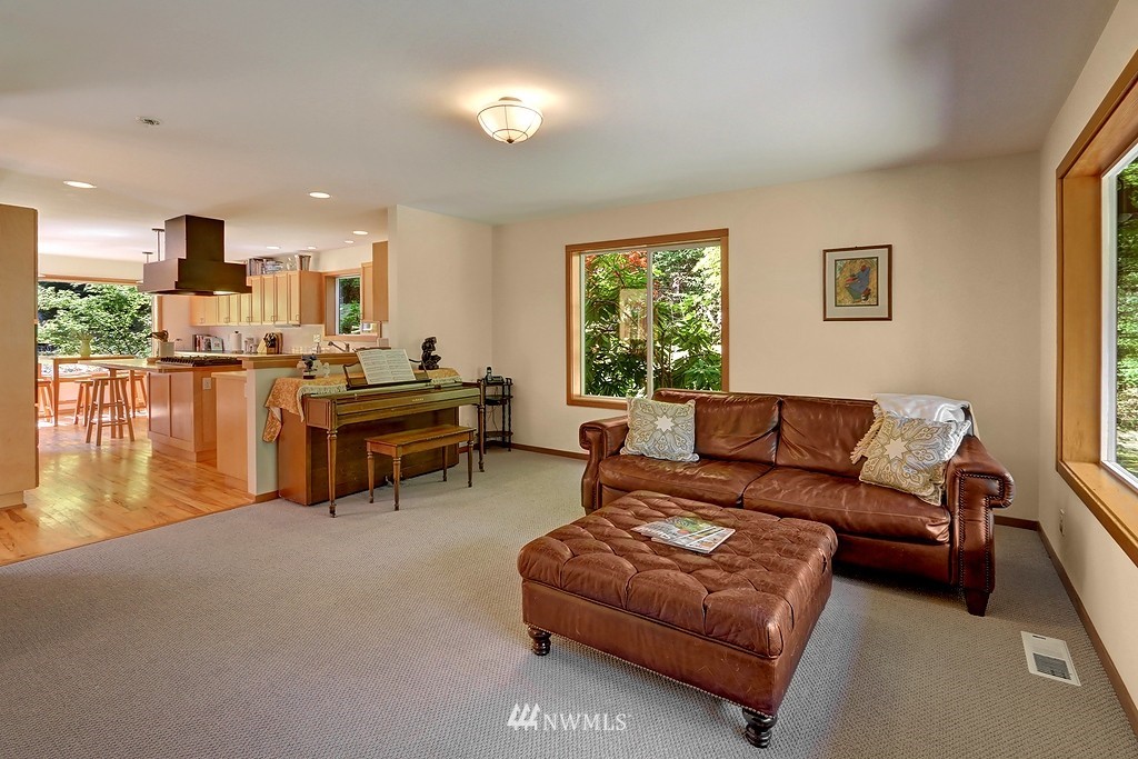 7818 Springridge Road Northeast Bainbridge Island, WA 98110 - Photo 11 of 25 Gallery Image 11