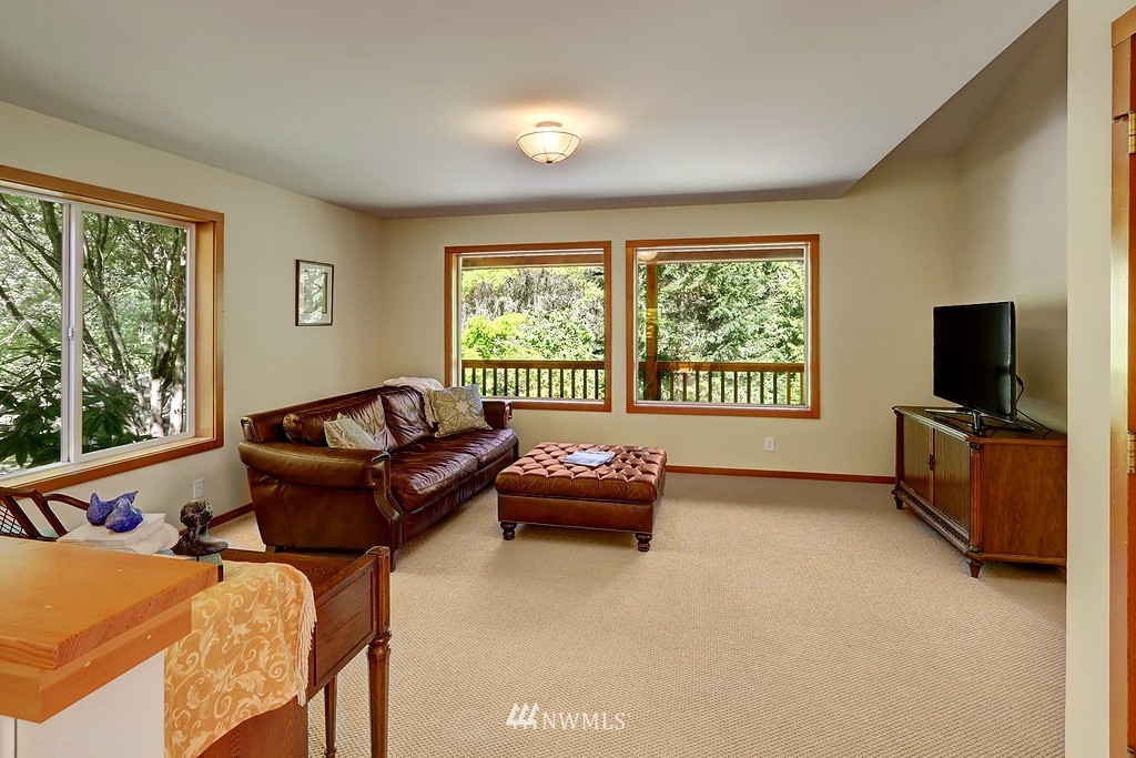7818 Springridge Road Northeast Bainbridge Island, WA 98110 - Photo 12 of 25 Gallery Image 12