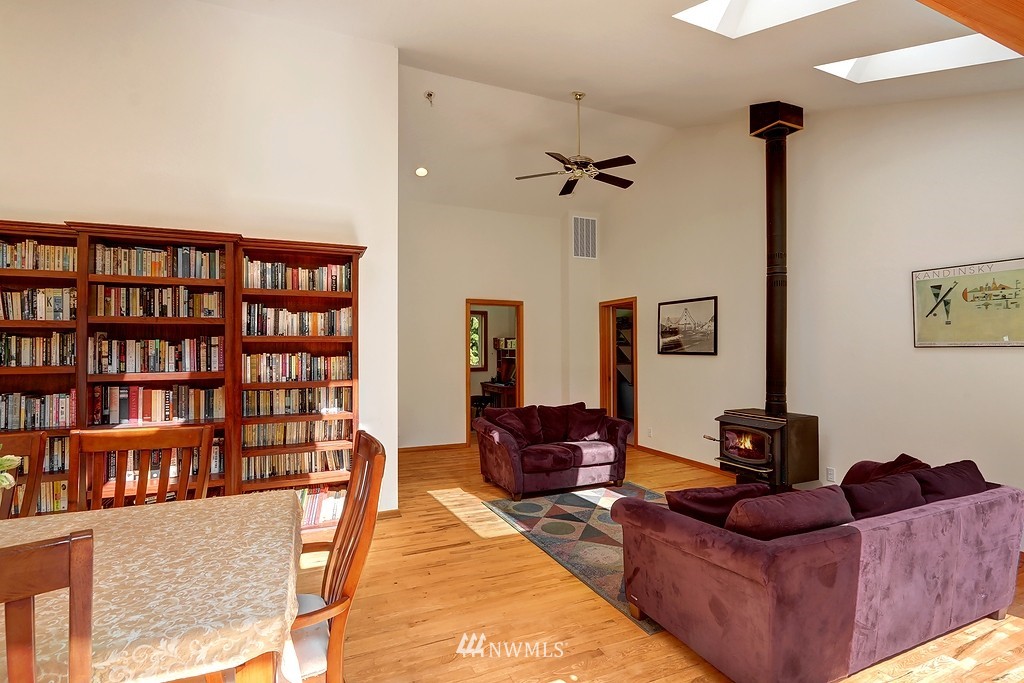 7818 Springridge Road Northeast Bainbridge Island, WA 98110 - Photo 16 of 25 Gallery Image 16