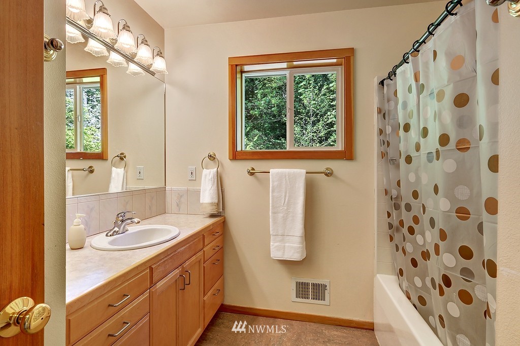 7818 Springridge Road Northeast Bainbridge Island, WA 98110 - Photo 25 of 25 Gallery Image 25