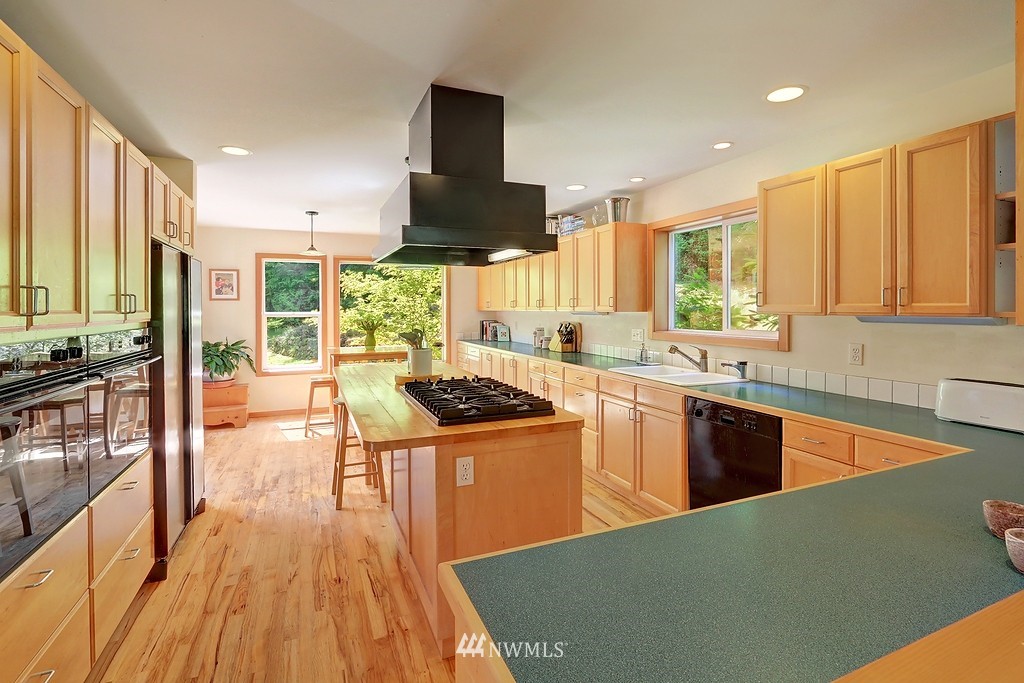 7818 Springridge Road Northeast Bainbridge Island, WA 98110 - Photo 8 of 25 Gallery Image 8