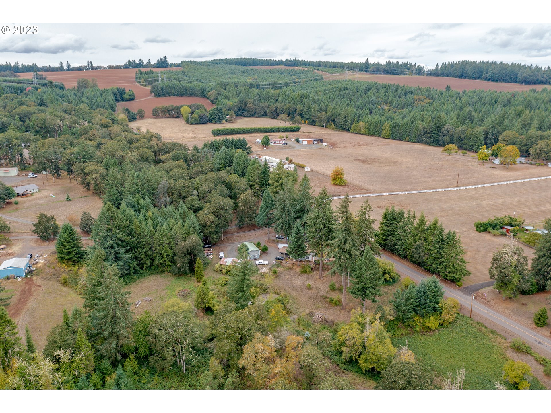 27471 Fern Ridge Road Sweet Home, OR 97386 - Photo 11 of 14 a view of a street with a yard