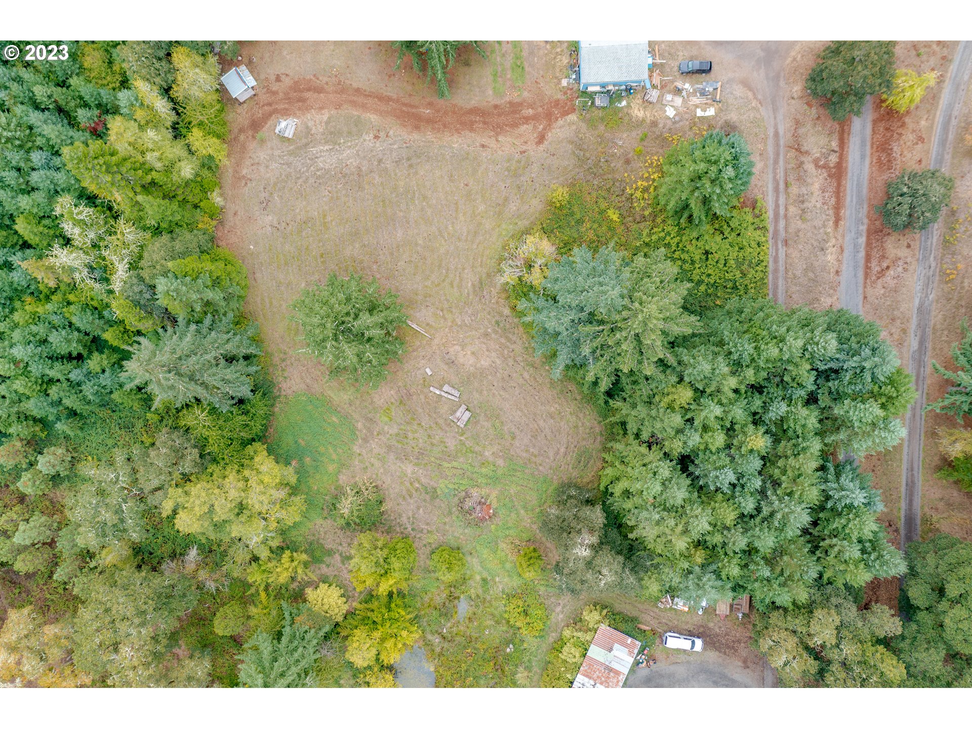 27471 Fern Ridge Road Sweet Home, OR 97386 - Photo 13 of 14 a view of a garden
