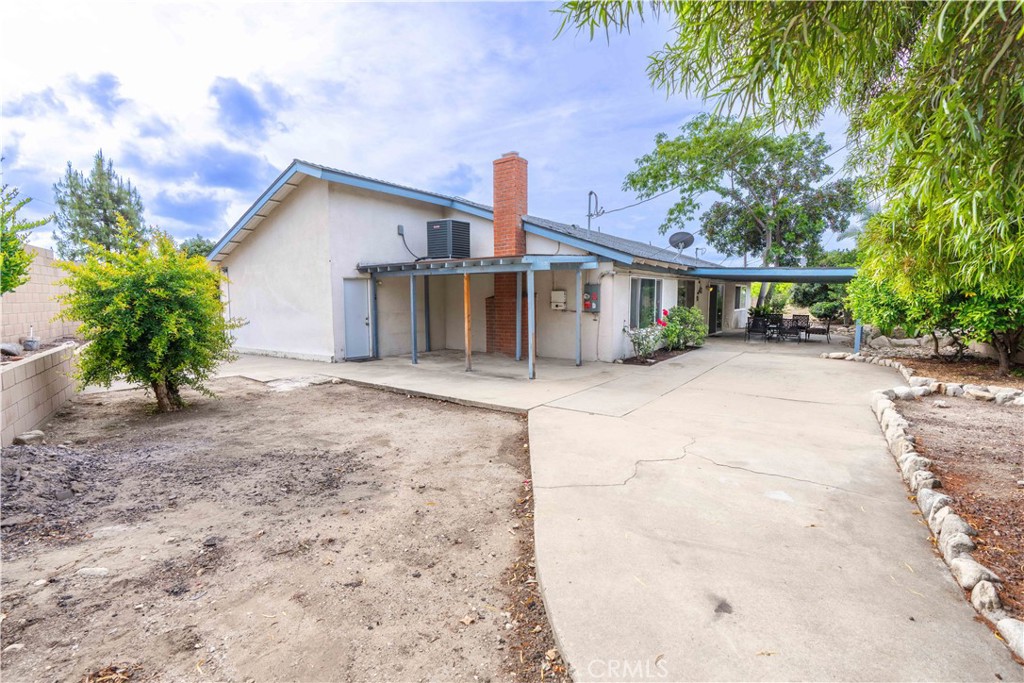 6320 Topaz Street Rancho Cucamonga, CA 91701 - Photo 22 of 32 Driveway and Side Yard
