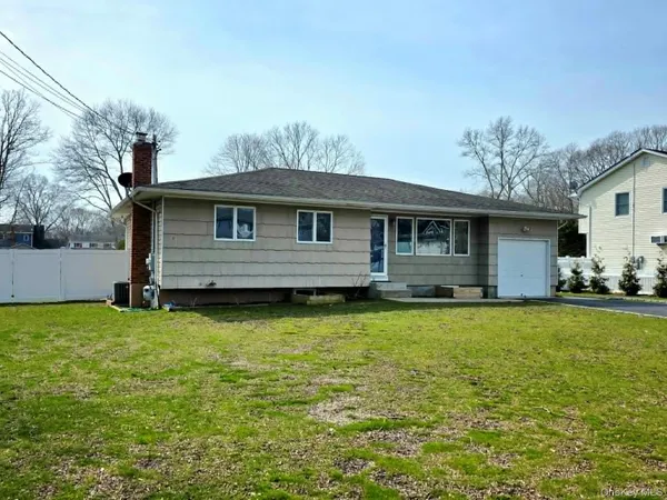 $499,989 | 38 Pentmoor Drive, Mastic, NY 11950