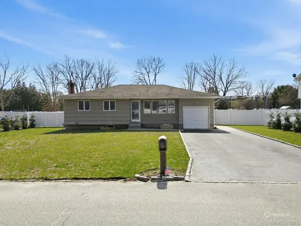 $499,989 | 38 Pentmoor Drive, Mastic, NY 11950