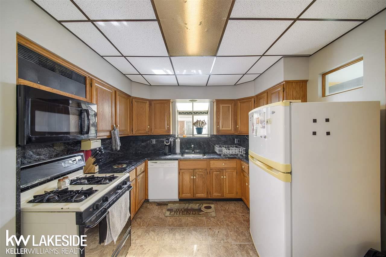 8166 Dale Center Line, MI 48015 - Photo 6 of 17 Kitchen