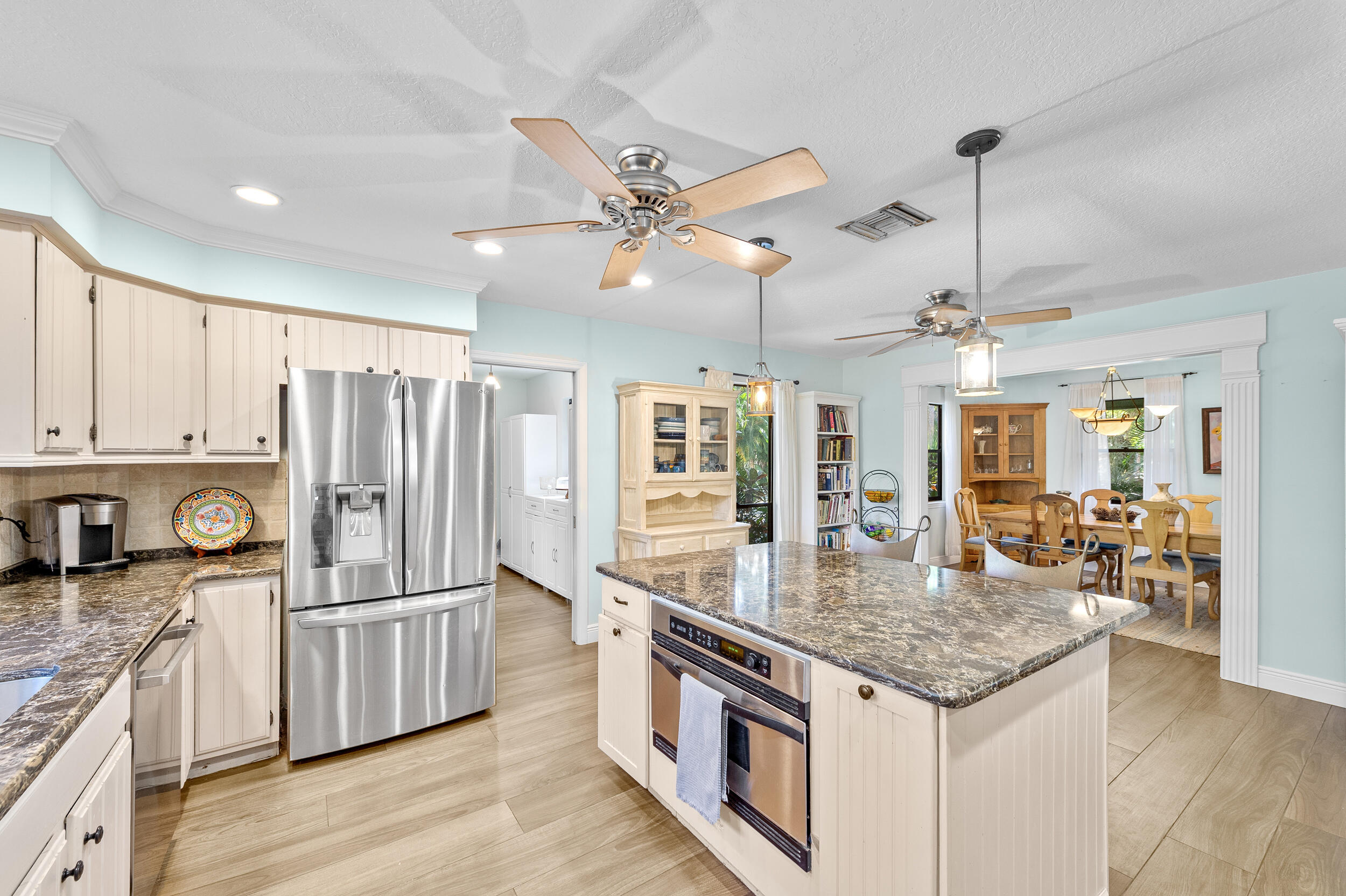 9207 166th Way North Jupiter, FL 33478 - Photo 5 of 34 Kitchen view 2