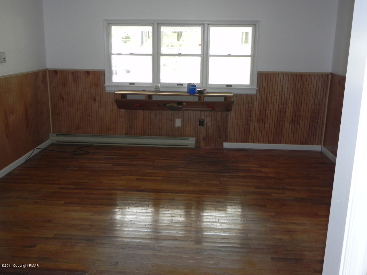 227 Mountain Road Albrightsville, PA 18210 - Photo 3 of 7 livingroom