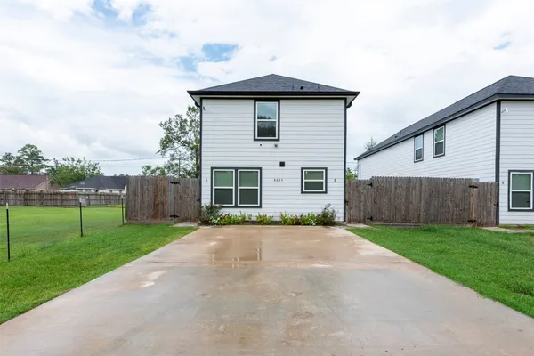 $1,400 | 8635 Sunderland Road, Houston, TX 77028