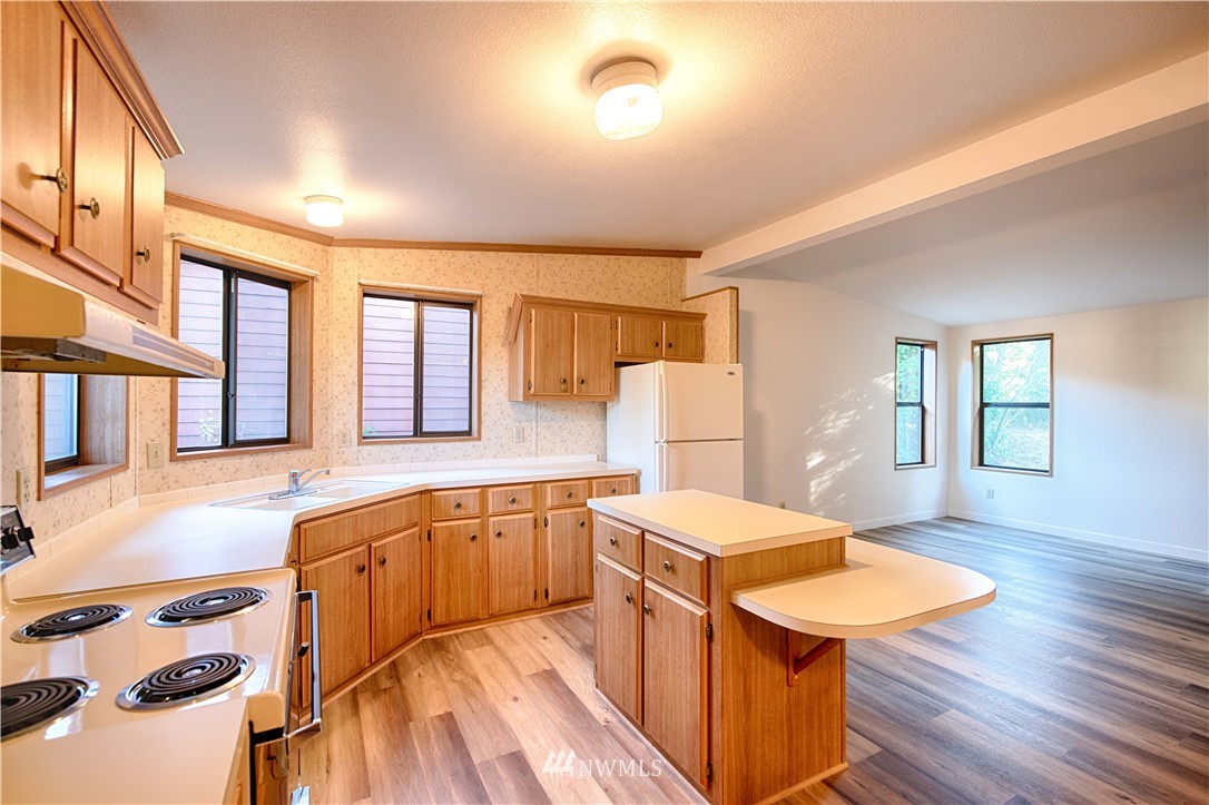 24027 10th Place West Bothell, WA 98021 - Photo 7 of 40