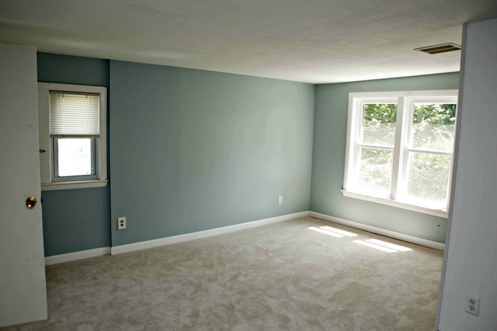 502 Riverside Drive Lawrence, MA 01841 - Photo 4 of 9 Gallery Image 4