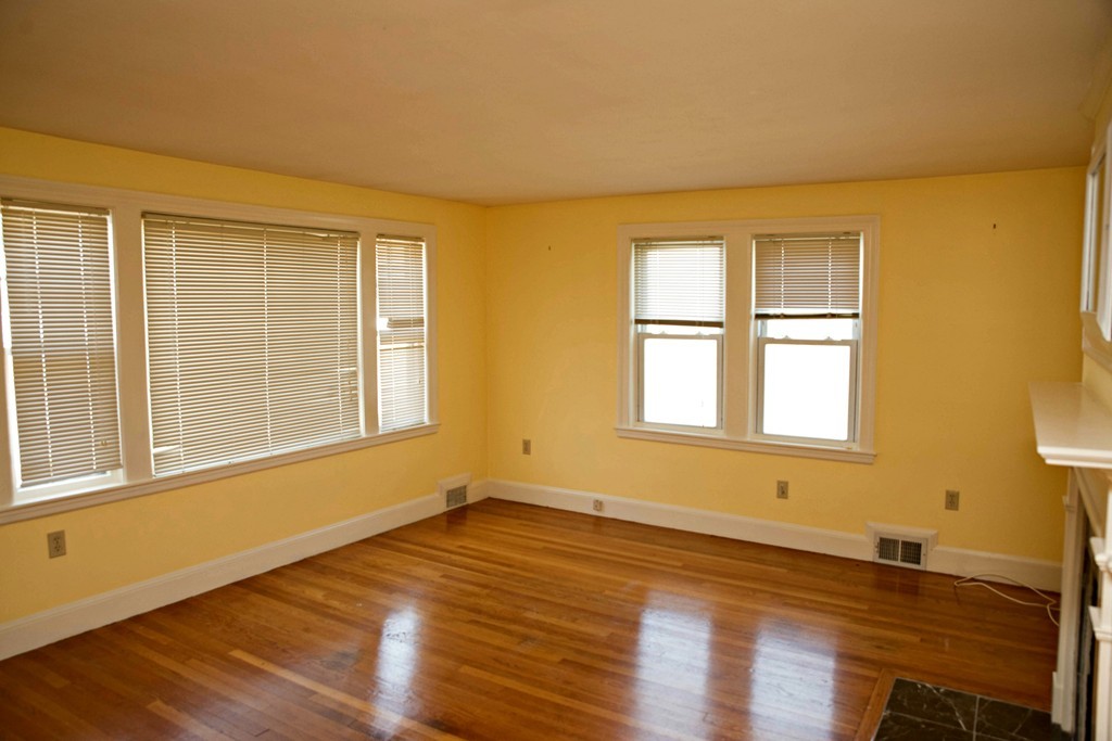 502 Riverside Drive Lawrence, MA 01841 - Photo 8 of 9 Gallery Image 8