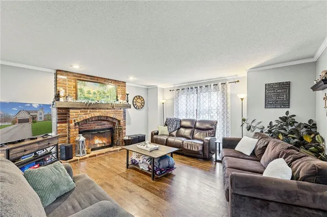 $345,000 | 1300 Northwest Timber Oak Drive, Blue Springs, MO 64015