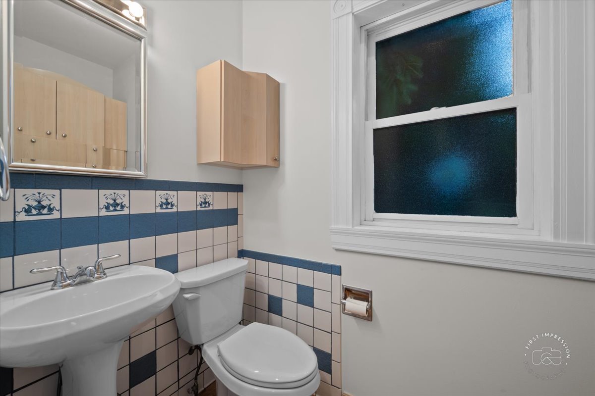 27158 West Cuba Road Barrington, IL 60010 - Photo 42 of 51 a bathroom with a toilet a sink and mirror