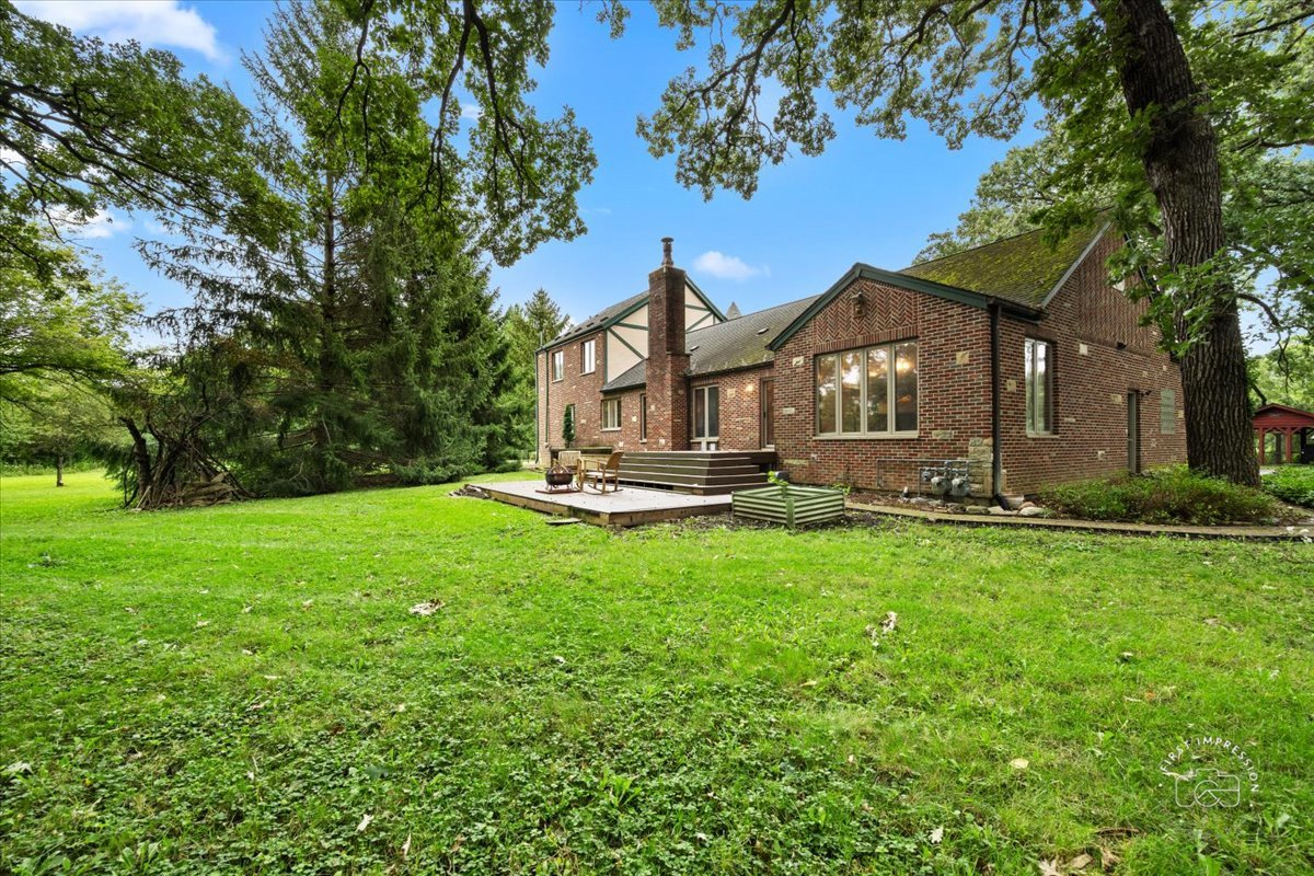 27158 West Cuba Road Barrington, IL 60010 - Photo 43 of 51 a front view of a house with a yard