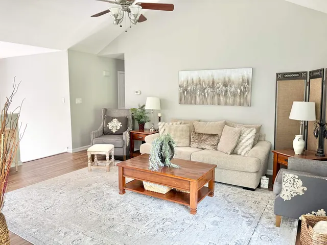 $275,000 | 960 Quail Ridge Circle, Vincennes, IN 47591