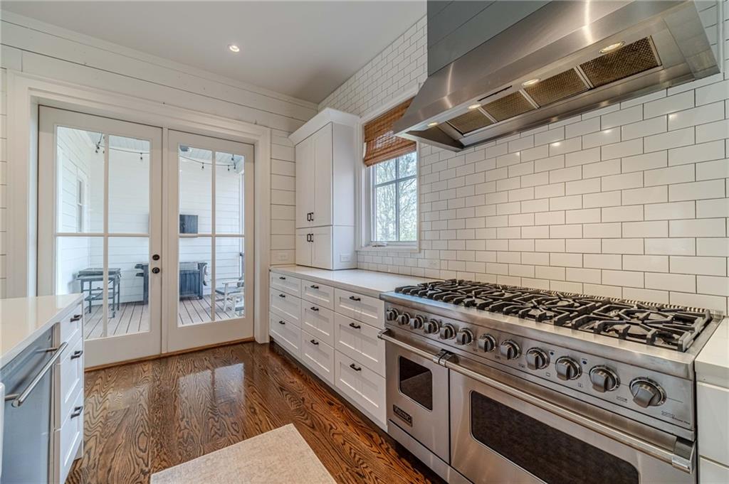 220 Audreys Way Suwanee, GA 30024 - Photo 23 of 66 a kitchen with stove and cabinets