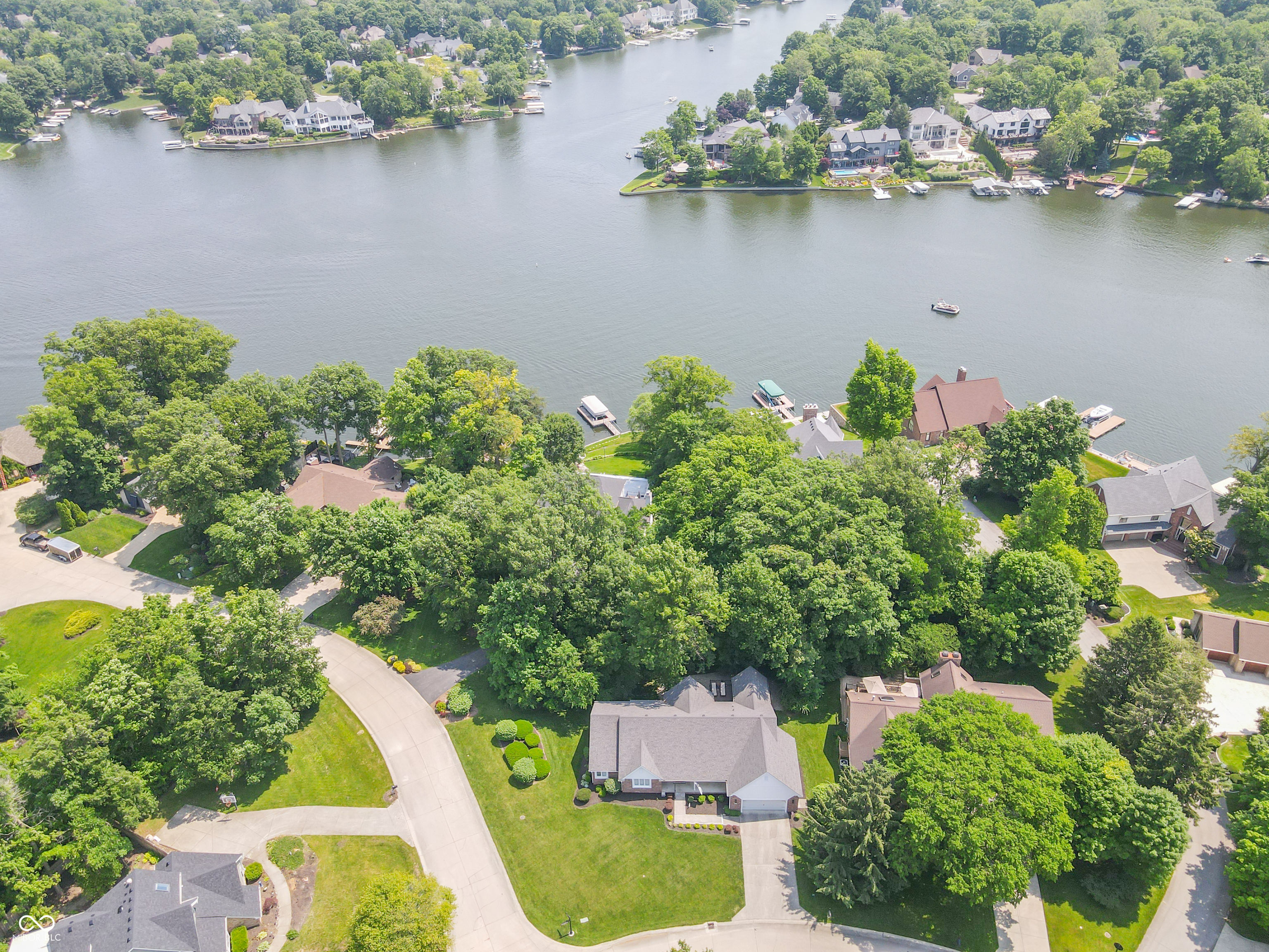 8429 Catamaran Drive Indianapolis, IN 46236 - Photo 3 of 52