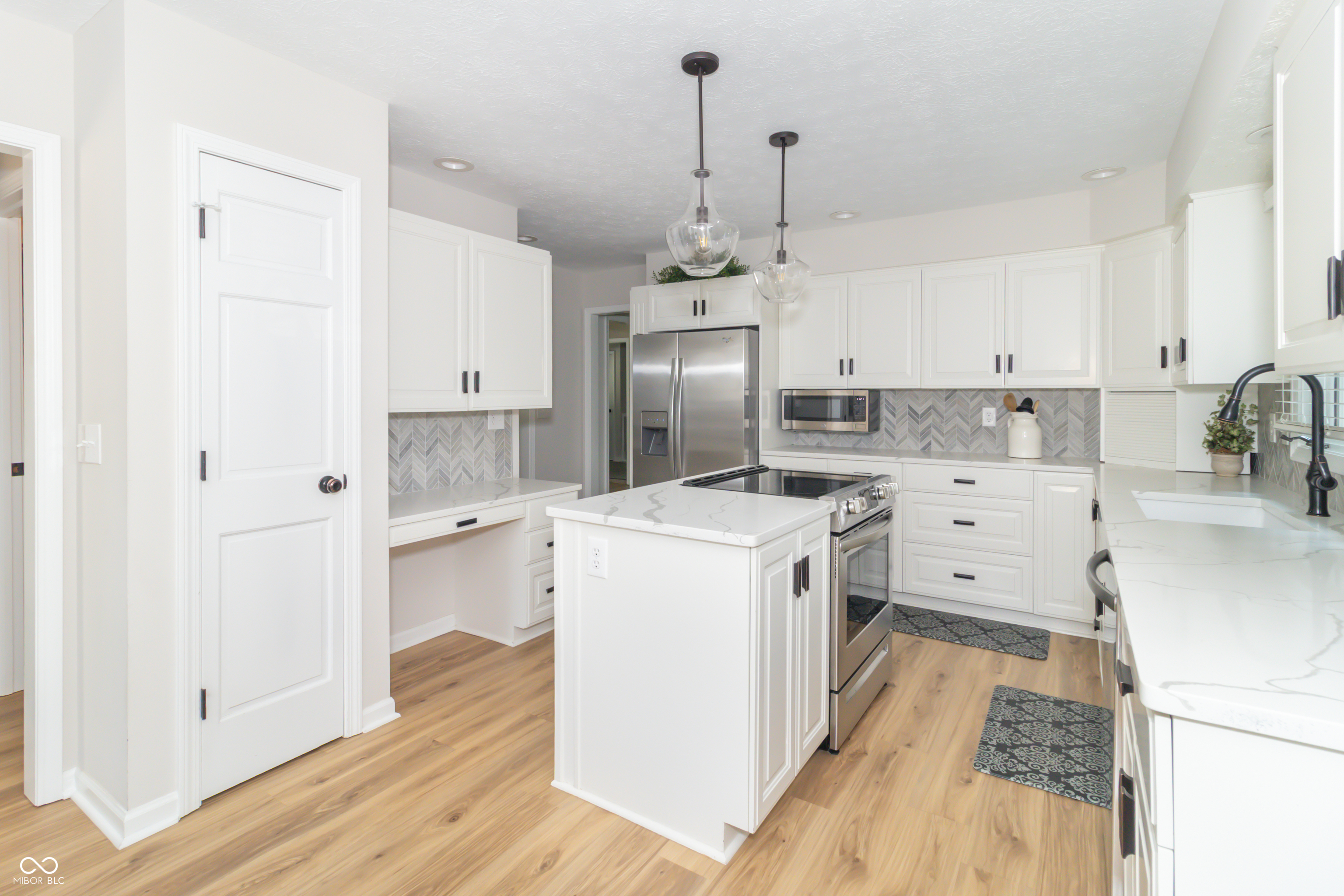 8429 Catamaran Drive Indianapolis, IN 46236 - Photo 6 of 52