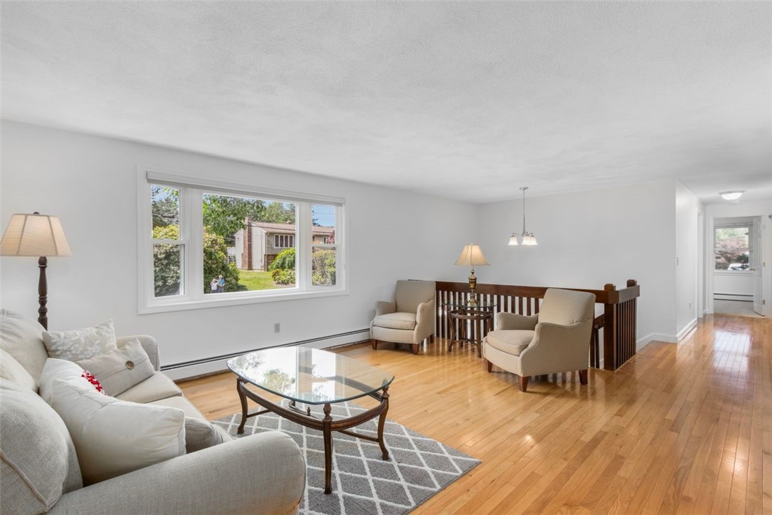 123 Hines Farm Road Cranston, RI 02921 - Photo 3 of 38
