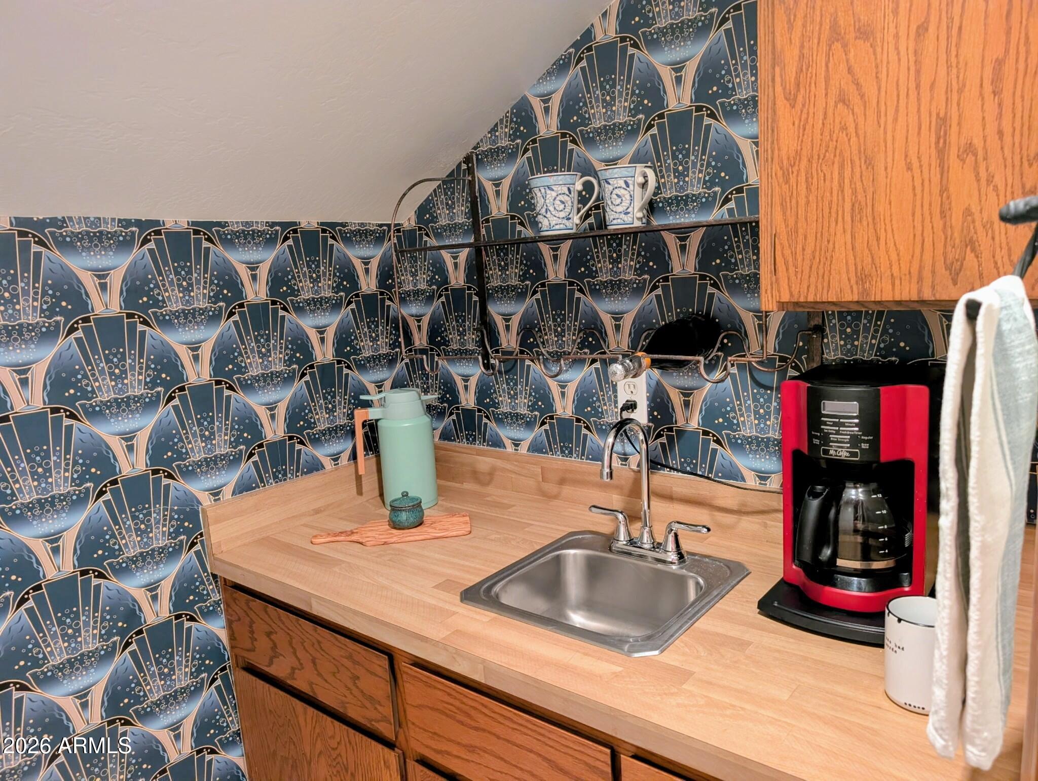 7348 North 7th Place Phoenix, AZ 85020 - Photo 11 of 26 Wet bar