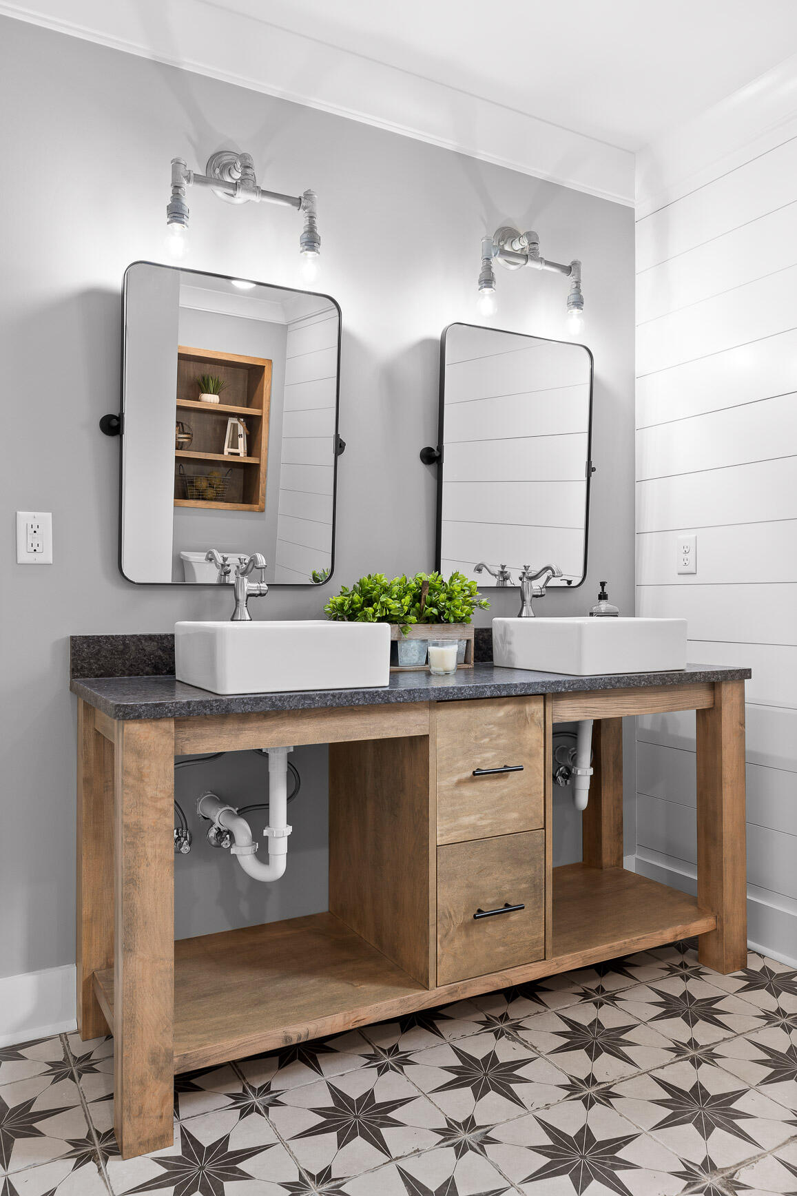 1440 Bowman Road Hixson, TN 37343 - Photo 33 of 63 Guest Bathroom 2nd Level