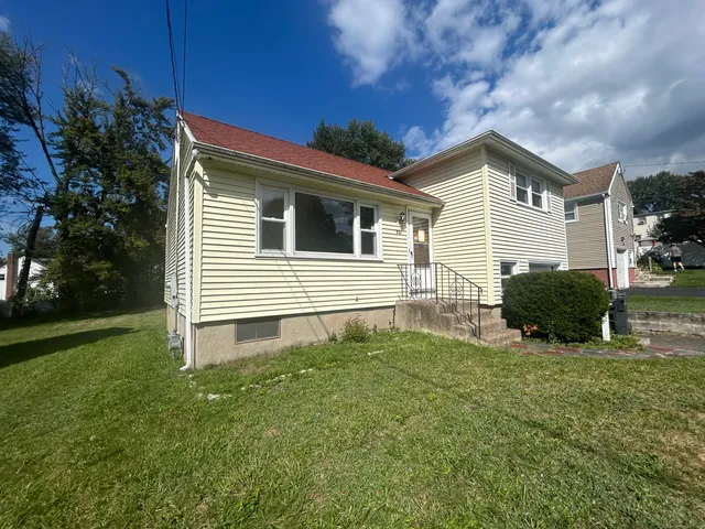 $260,000 | 90 Salem Street, Hartford, CT 06114