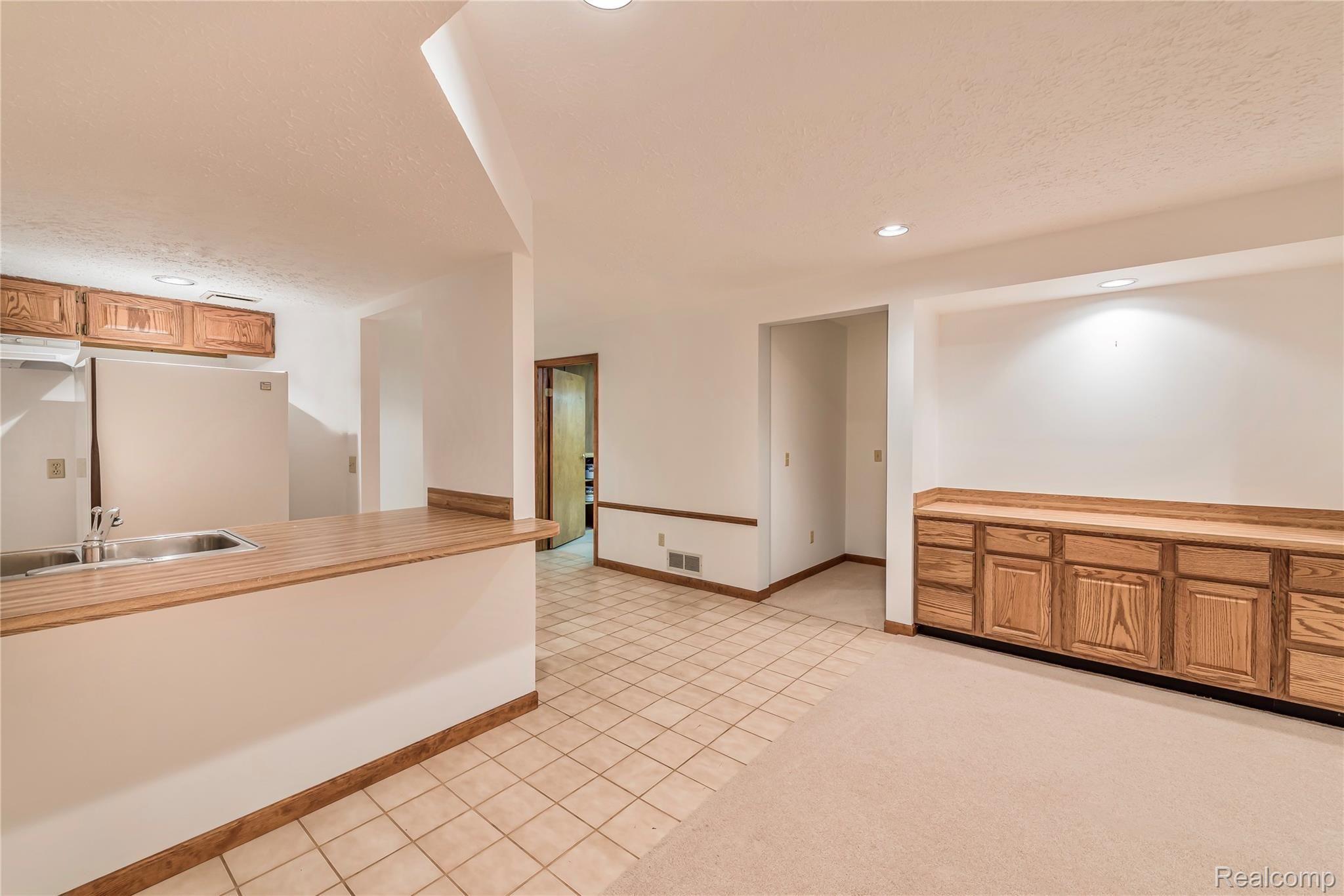 2199 London Bridge Drive Rochester, MI 48307 - Photo 14 of 18 View To Kitchenette