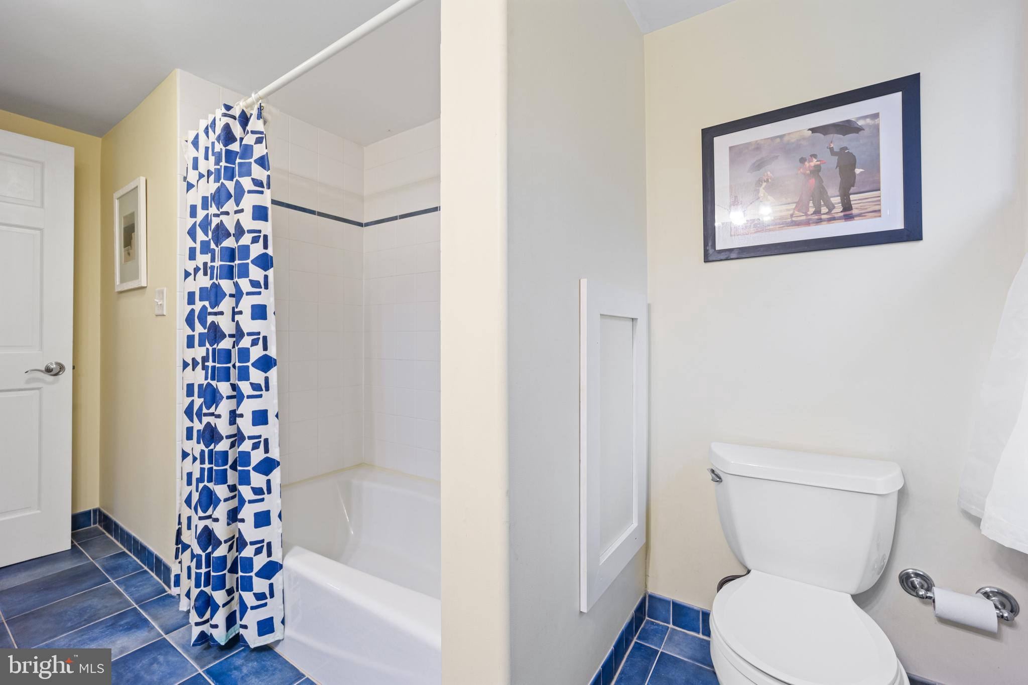 4276 State Road Phoenixville, PA 19460 - Photo 42 of 56 Full hall bath with tub / shower combo