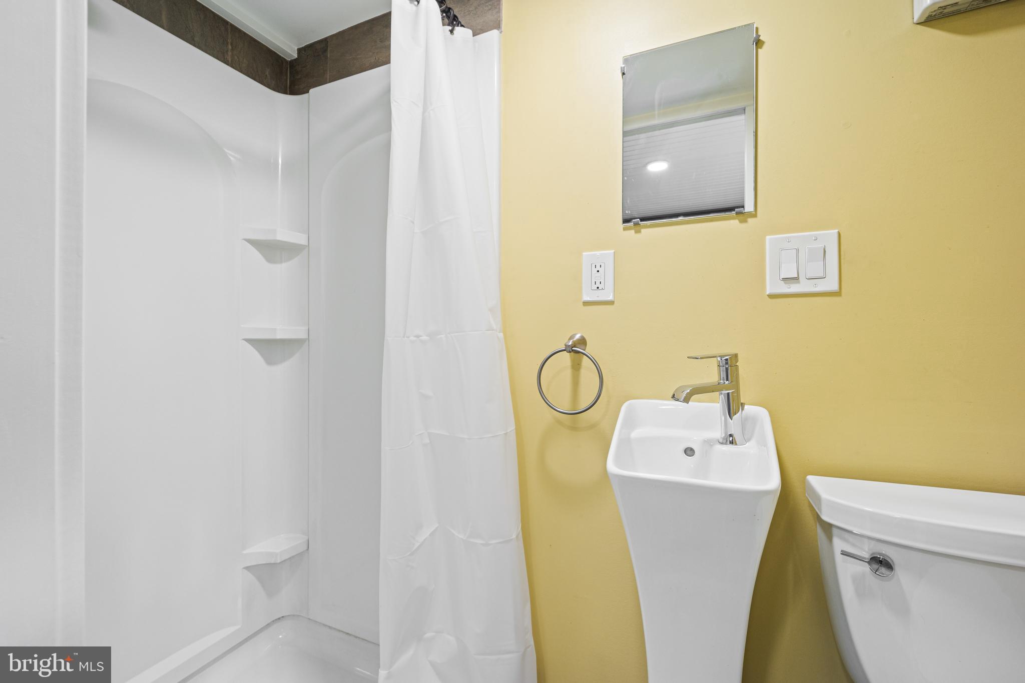 4276 State Road Phoenixville, PA 19460 - Photo 51 of 56 Guest cottage bath