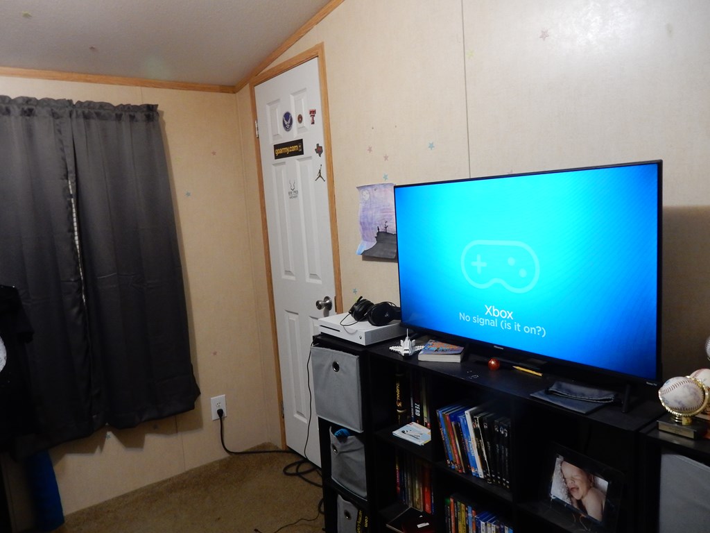 5101 Old Harper Road Harper, TX 78631 - Photo 10 of 17 a room with furniture and screen
