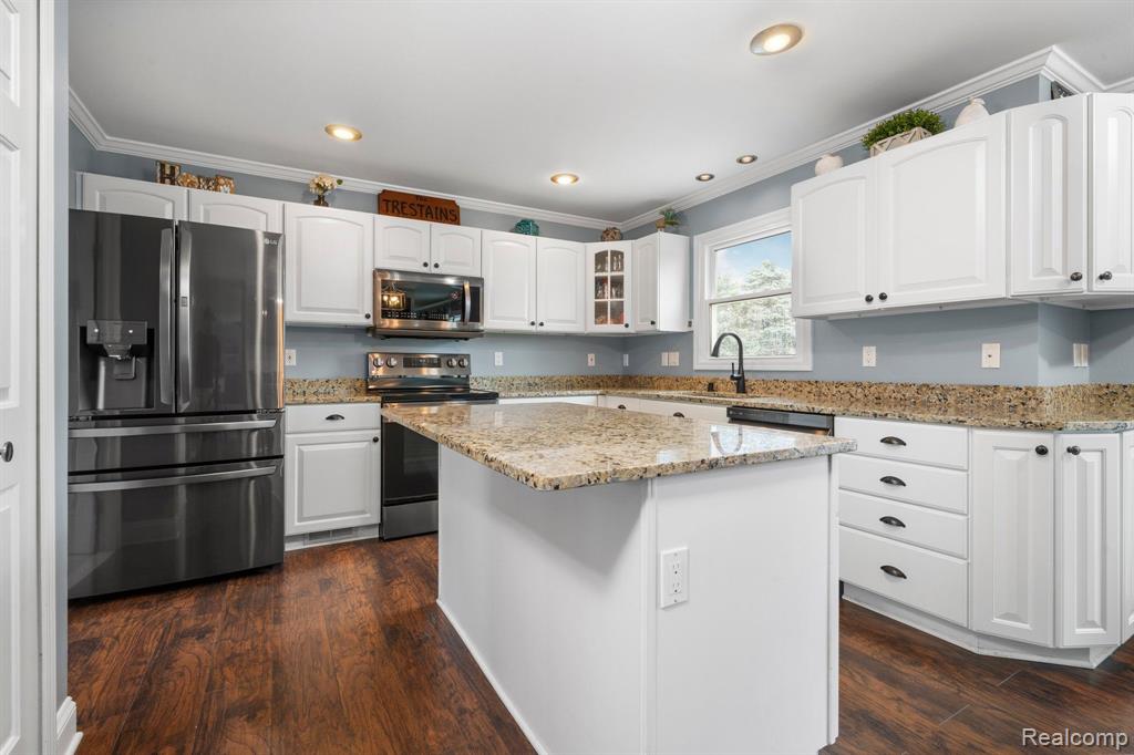 3310 Middle Road Highland, MI 48357 - Photo 13 of 45