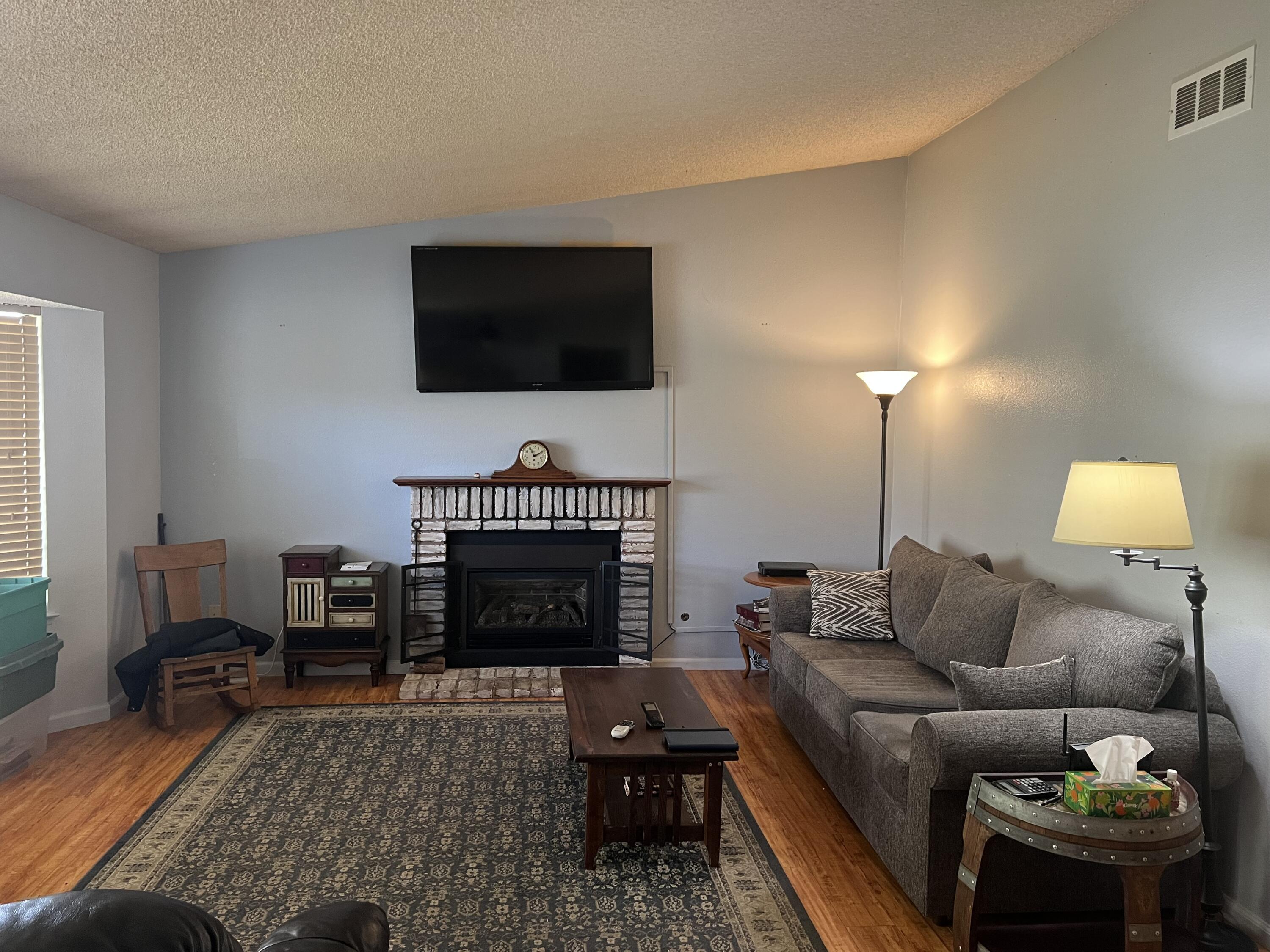 1370 Green Street Tehachapi, CA 93561 - Photo 4 of 19 IMG_5660